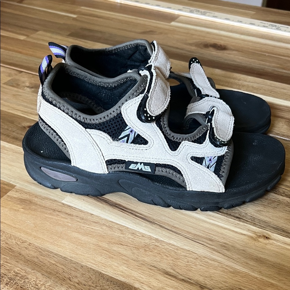 Women's Black‎ and Tan EMS Tahoe Sz 9 Sandals